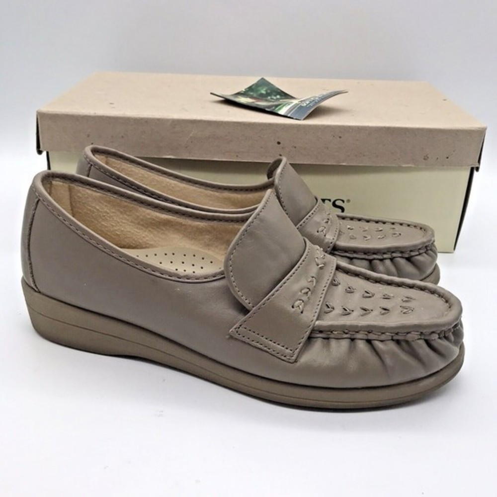 Soft Spots All Day Comfort Taupe Leather Slip On Flats Womens 6.5M  351027 Shoes